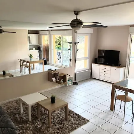 Confortable 2p 50m2 Dans Beau Parc,piscine,tennis